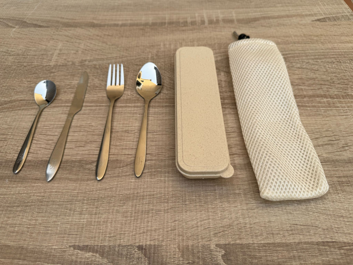 Cubiertos de Acero Inoxidable con Estuche y Funda – Tu Solución Sostenible, ¡Adquiere el Tuyo Ahora!